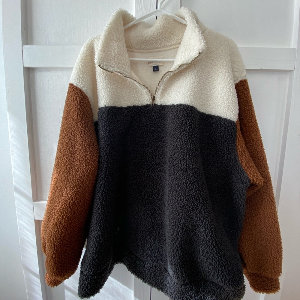 Universal Thread Teddy pullover
